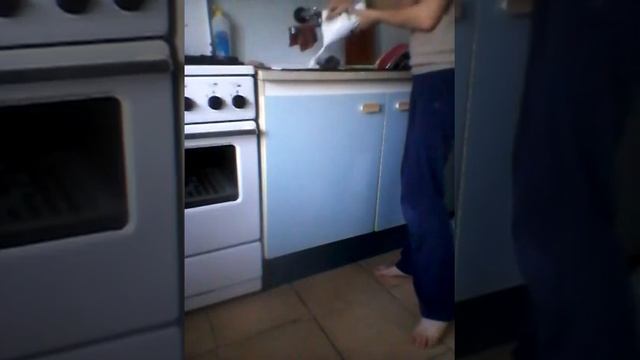 Скисло молоко за три дня до окончания срока годнос смотреть онлайн