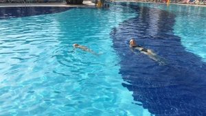 Отдых в Турции 2 серия: МИ совершает утренний заплыв бассейне, поход магазинам и закат на море