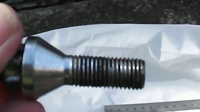 Tapping noise from rear wheel of Mercedes ( long lug bolts ) смотреть онлайн