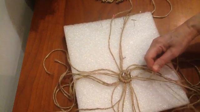 Плетение салфеточки по кругу. Мастер класс макраме. Шаг 4 #плетение #макрамесалфетка_[360p] смотреть онлайн