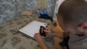 Как закрепить картину в рамке