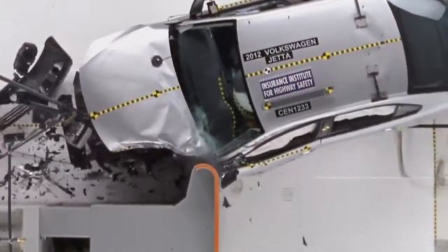 Краш Тест Volkswagen Jetta sedan small overlap IIHS crash test