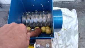 Испытание самодельной овощерезки.