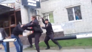 Драка пьяных буянов с полицией