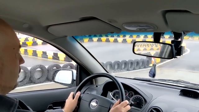 Новый экзамен на права в Узбекистане: едем по автодрому смотреть онлайн