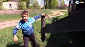 Строительные Машинки - Обзор Автокрана с Игорьком - поднимаем и опускаем стрелу Видео для детей