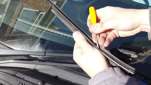 Peugeot 107 Windscreen Wiper Blade Replacement, Aero Blade Facing the wrong way, Aygo, C1, CityBug