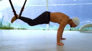 Тренажер Пряникова. 5-2 Урок "Отжимания с ногами на стропе"