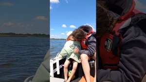 Покатушки на лодке с семьёй