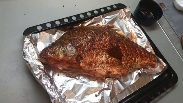 Лещ, запечённый в духовке в фольге.