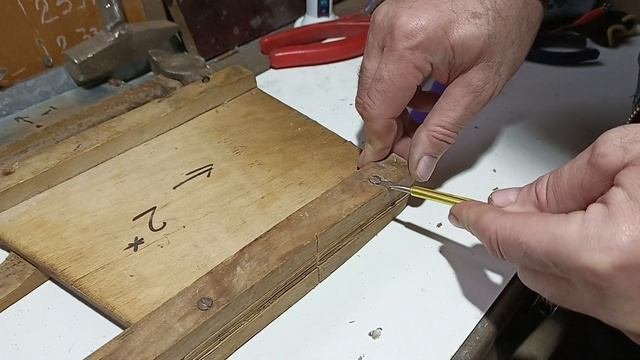 Как ИЗВЛЕЧЬ неизвлекаемый ШУРУП. Супер способ.