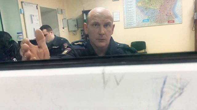 Лысый из Brazzers задержал защитника
