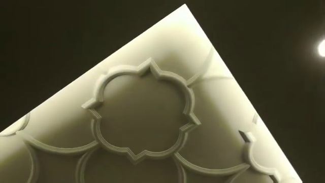 Монтаж гипсовой композиции EViRO на потолке с помощью средников. смотреть онлайн