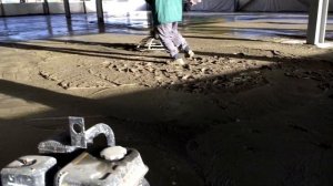 Шлифовка бетонной стяжки пола «вертолетом»