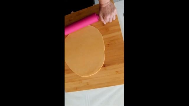 Лучшее тесто для пельменей. Розочки.  Recette de pâte à l'huile et à l'eau bouillante.