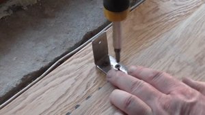 Лакирование и монтаж дубового подоконника Varnishing and installation of oak window sill