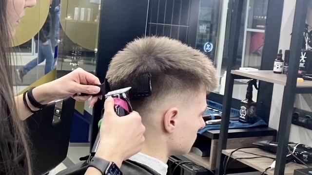 Мужская современная стрижка на торчащий волос 2020 / men's hairstyle popular haircuts for men смотреть онлайн