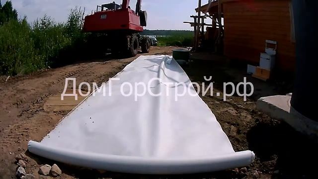 Глиняный замок над газгольдером