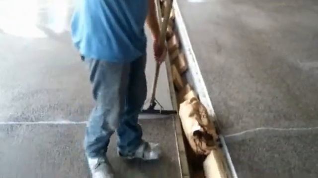 Подготовка основания и укладка полимерного покрытия смотреть онлайн