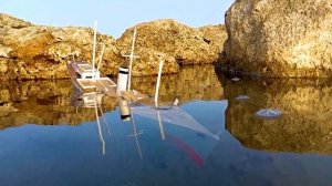 The cardboard ship is sinking, underwater shooting of the sinking of the RC homemade boat model