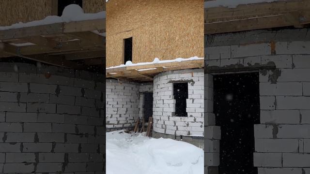 Продается недостроенный двухэтажный дом с баней на земельном участке 15.6 соток в деревне Вязьмино.