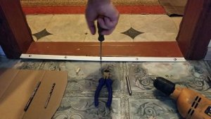 Накладка на порог. Порожек алюминиевый. Дверной блок.