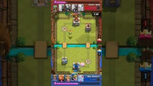 ПОКАЗЫВАЮ ВАМ СВОИ "БОИ" В CLASH ROYALE. ( НУБ В ROYALE)