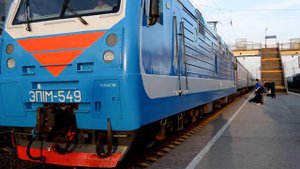ЭП1М-549 с поездом 360 Калининград - Адлер прибывает на станцию Новочеркасск