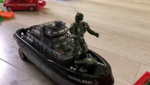 Солдаты ушли в самоволку. Солдатики. Дети. Игрушки. Дети играют. Солдатики игрушки