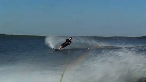 Водные Лыжи 2012 Леша слалом Юля в катере