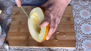 Как красиво нарезать дыню