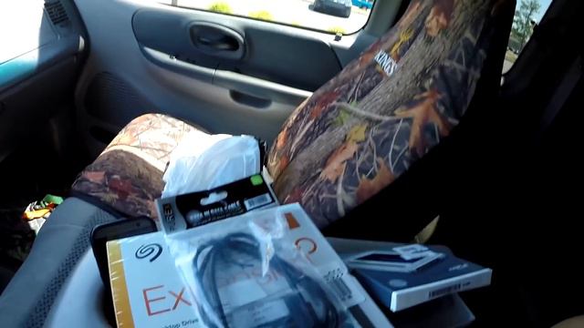 WhiteGuy Goes To Microcenter | Upgrading to an SSD смотреть онлайн