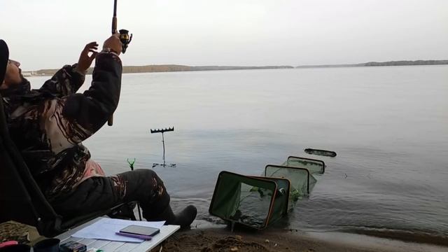 на что ловить рыбу-рыбалка на фидер в октябре смотреть онлайн