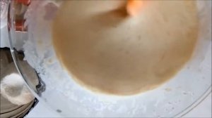 Как приготовить самые тонкие блины? Приготовьте их на воде.