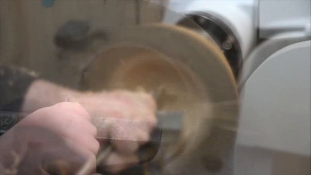 Eine Schale aus Birne mit Naturrand drechseln