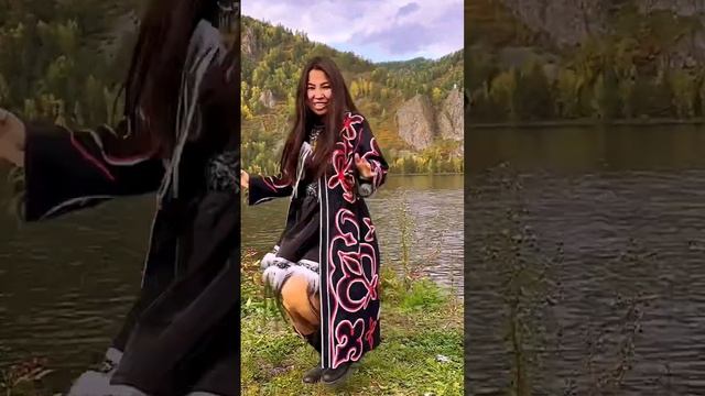 Ооо! КАК МИЛО ОНА ЭТО ДЕЛАЕТ:) OTYKEN - PULSE ? #russia #siberian #otyken #love #top #hit #folk