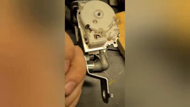 Ремонт ремня безопасности Nissan Navara смотреть онлайн