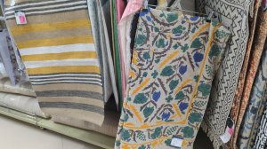 В Фамилии индийские коврики, покрывала, полотенца, посуда от 37 руб и котики. Я купила. Август 2024