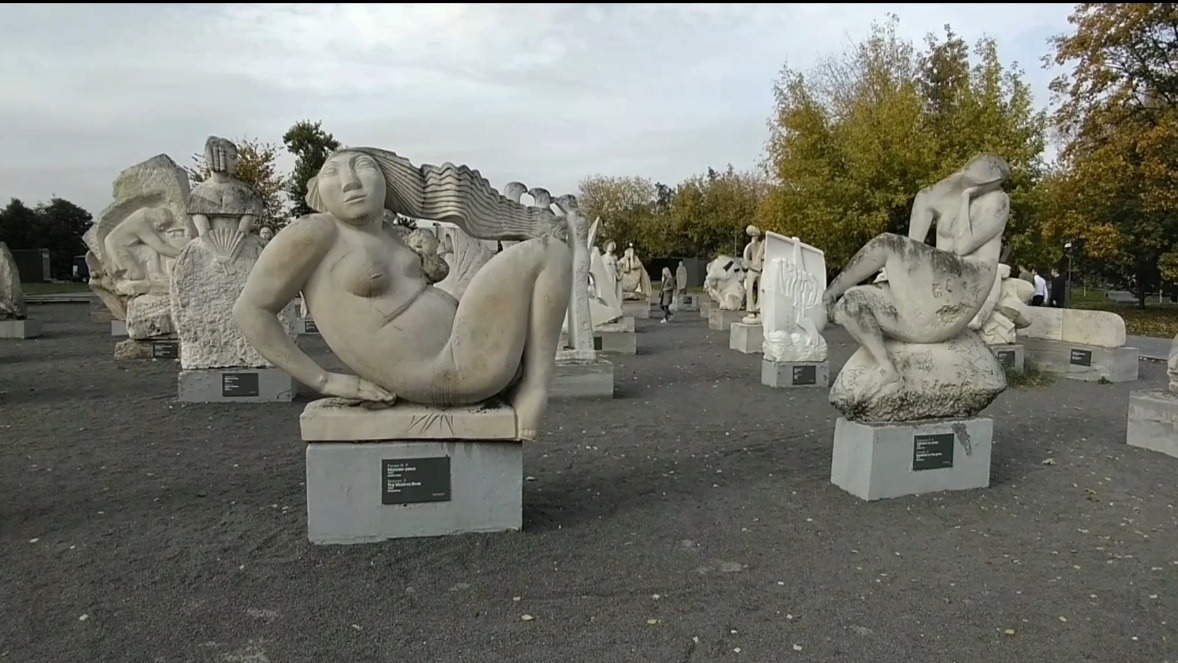 Более 800 скульптур под открытым небом. Парк -искусств "Музеон" в Москве