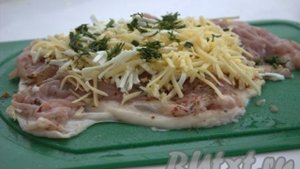 Рулетики из куриных бёдер с сыром