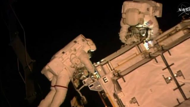 Первый выход астронавтов НАСА в открытый космос в 2017 году смотреть онлайн