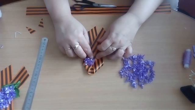 МК броши к 9 мая с веточкой сирени.