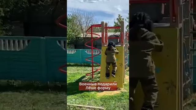 Мальчик Лёша из белгородского села встречает военные колонны #армия #россия #военные #белгород