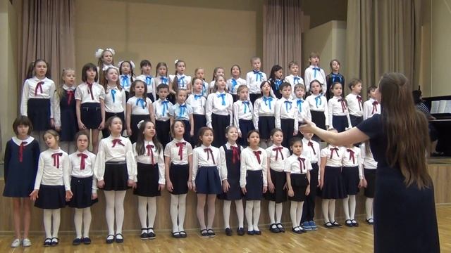 «Родная песенка» (музыка Ю.Чичкова, слова П.Синявского), хор «Звездные нотки» смотреть онлайн