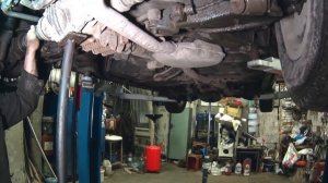 ОТРЫВАЕМ РАМУ ОТ КУЗОВА | Ремонт кондея в Toyota Crown #1