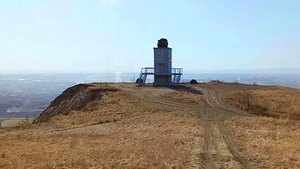 Магнитогорск, поход на гору Магнитную, забрался на гору к ковшу, вид на карьер (11.04.2023)