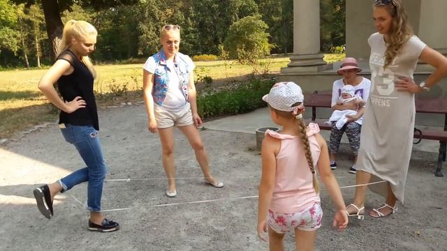 Игра "РЕЗИНОЧКИ". Прыгаем вместе...учимся!