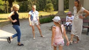 Игра "РЕЗИНОЧКИ". Прыгаем вместе...учимся!