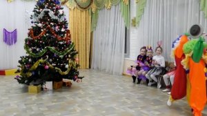 Новый год. Утренник в детском саду. Клоуны