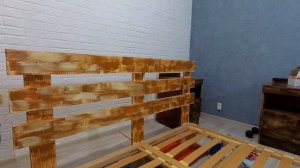 Деревянная двухспальная кровать LOFT. Покраска мебели своими руками
